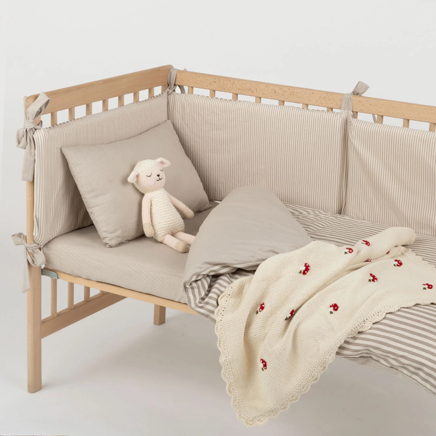 Protector Cuna Half Reversible Beige Stripes - Image 12
