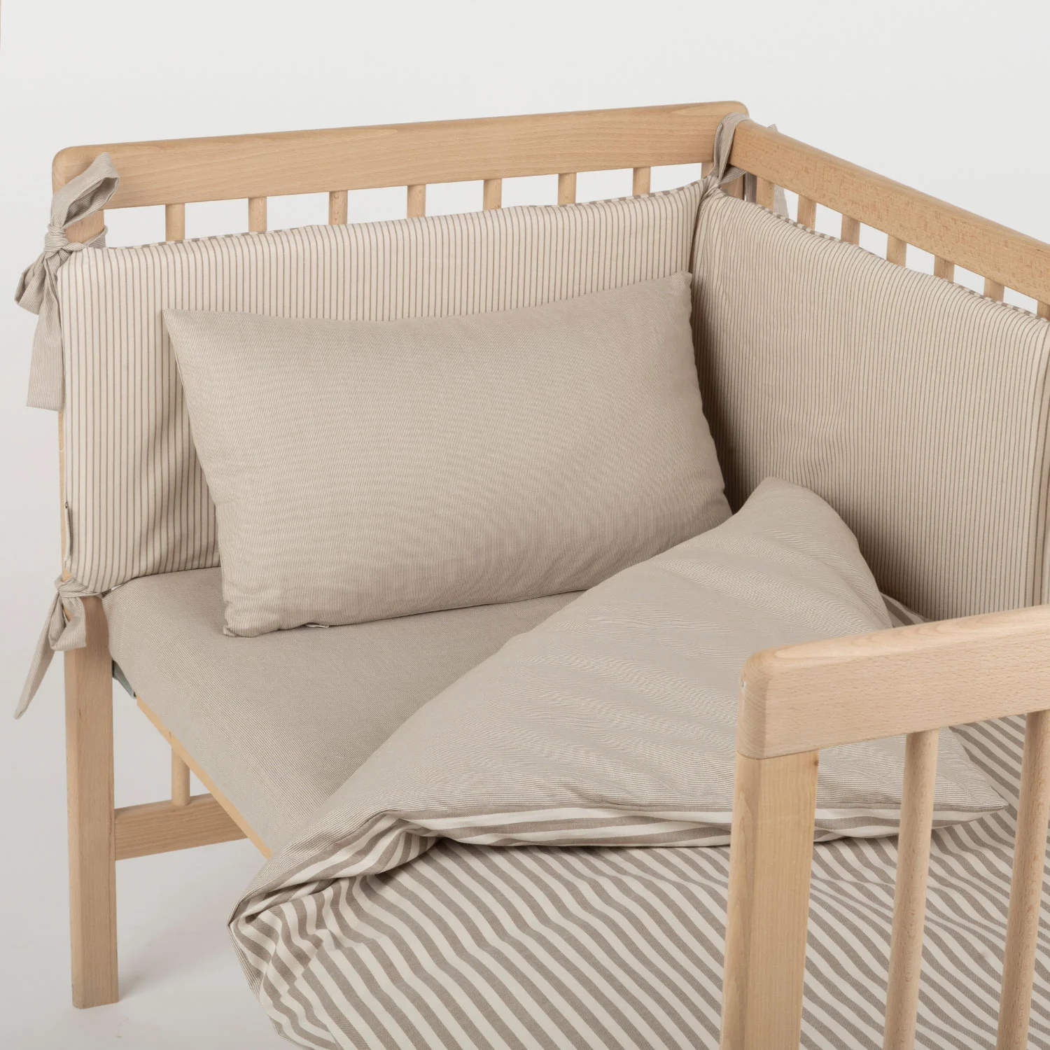 Protector Cuna Half Reversible Beige Stripes - Image 11