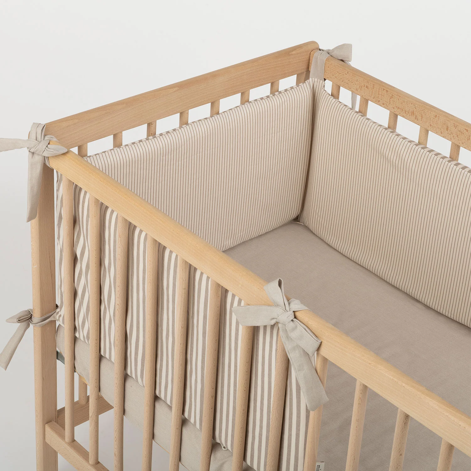 Protector Cuna Half Reversible Beige Stripes - Image 4