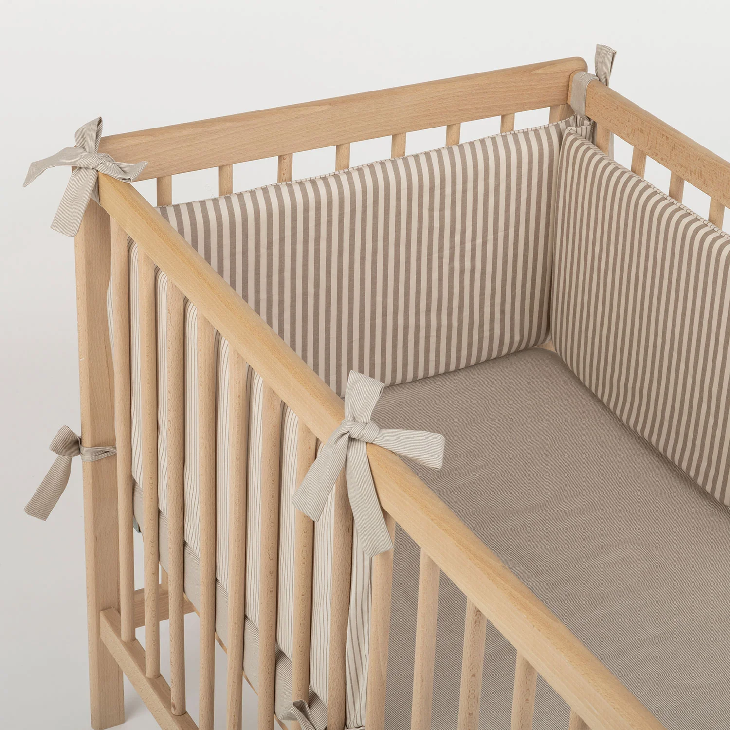 Protector Cuna Half Reversible Beige Stripes - Image 5