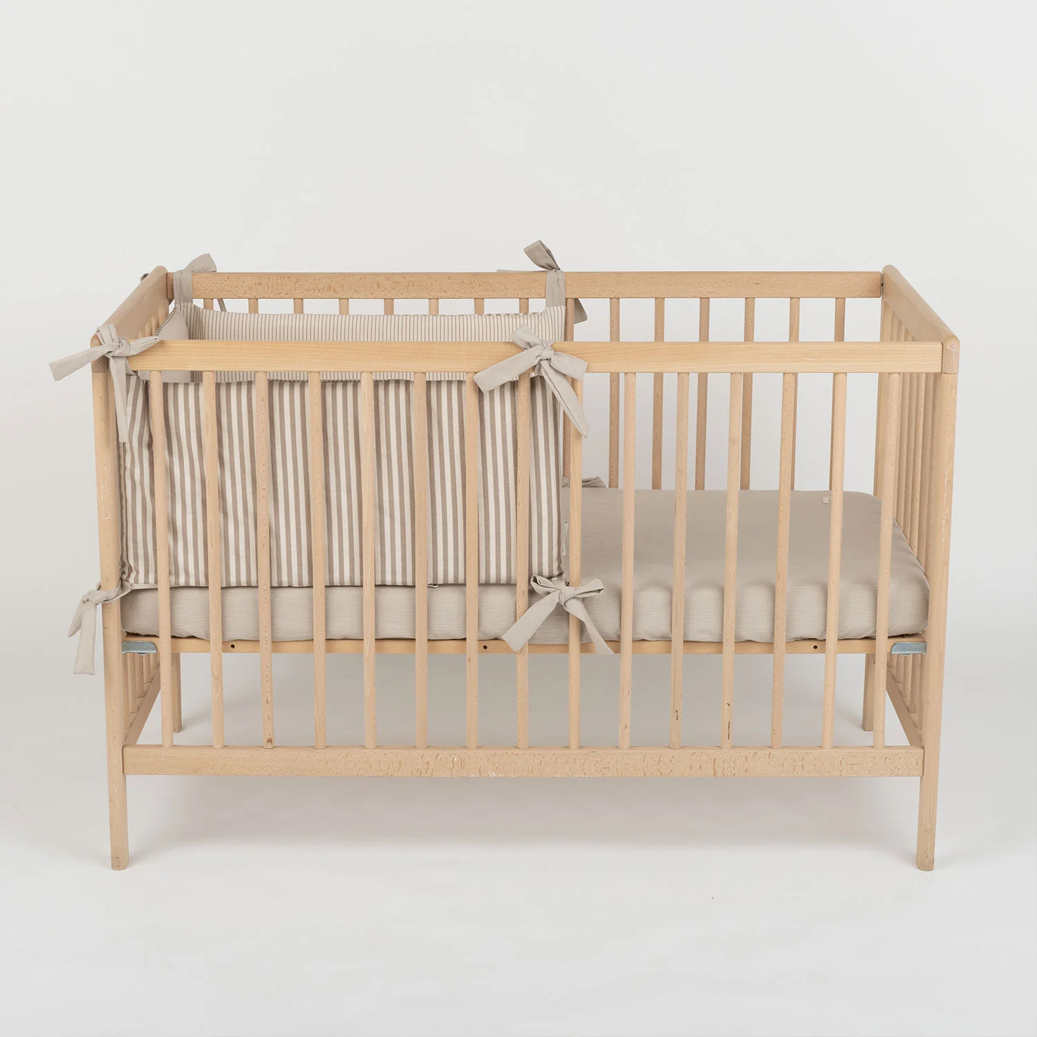 Protector Cuna Half Reversible Beige Stripes - Image 8