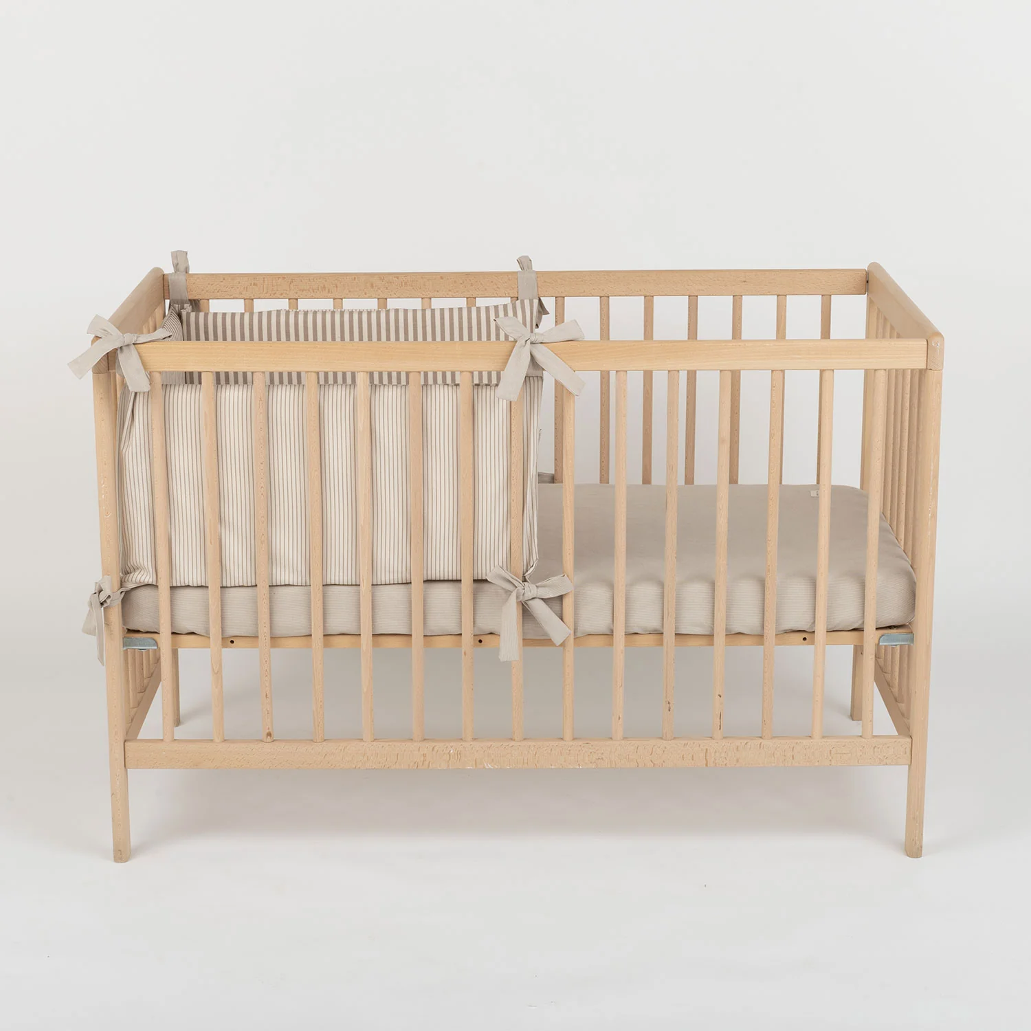Protector Cuna Half Reversible Beige Stripes - Image 9