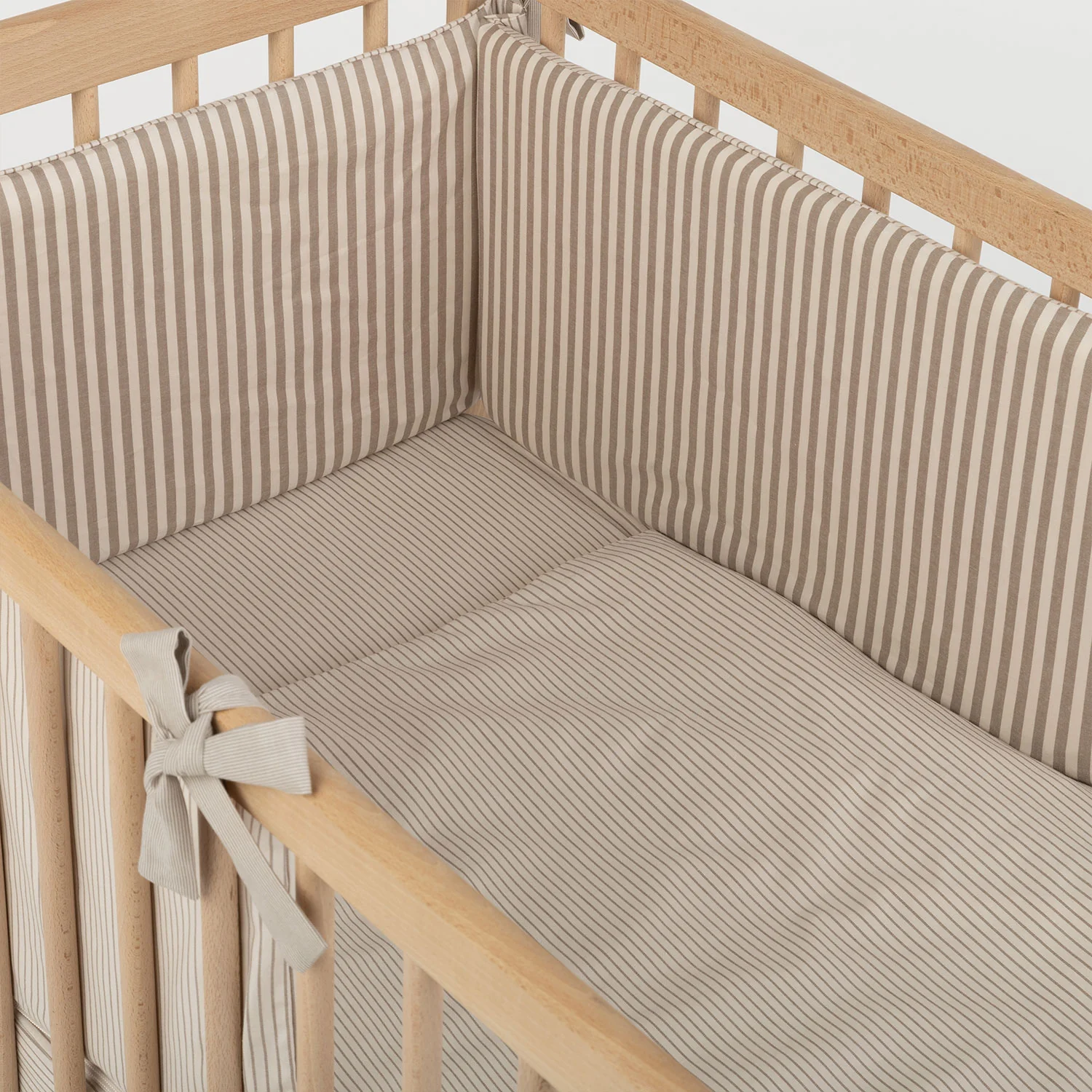 Protector Cuna Half Reversible Beige Stripes - Image 10